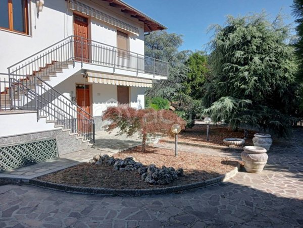 casa indipendente in vendita ad Alessandria in zona Valmadonna