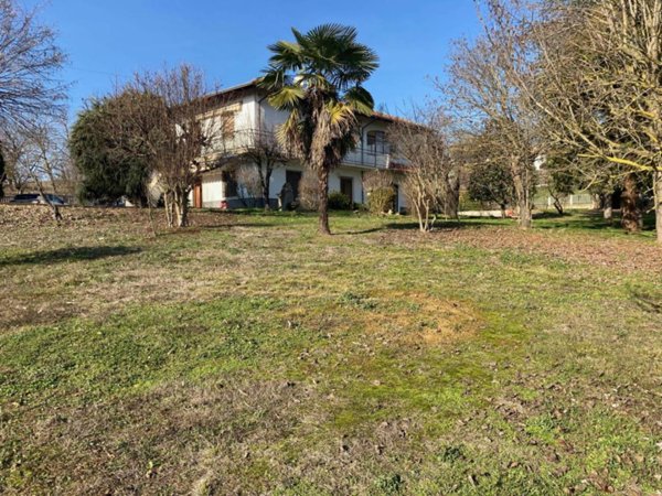 casa indipendente in vendita ad Alessandria in zona Valmadonna