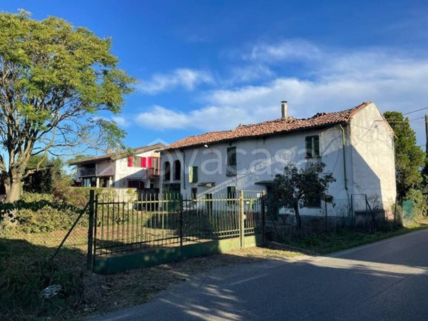 casa indipendente in vendita ad Alessandria in zona San Giuliano Vecchio