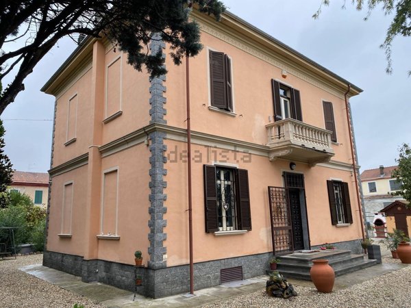 casa indipendente in vendita ad Alessandria