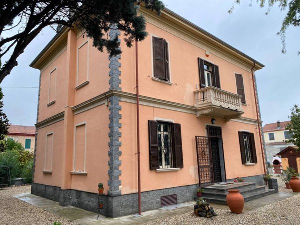 casa indipendente in vendita ad Alessandria