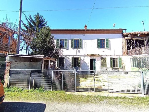 casa indipendente in vendita ad Alessandria in zona Lobbi
