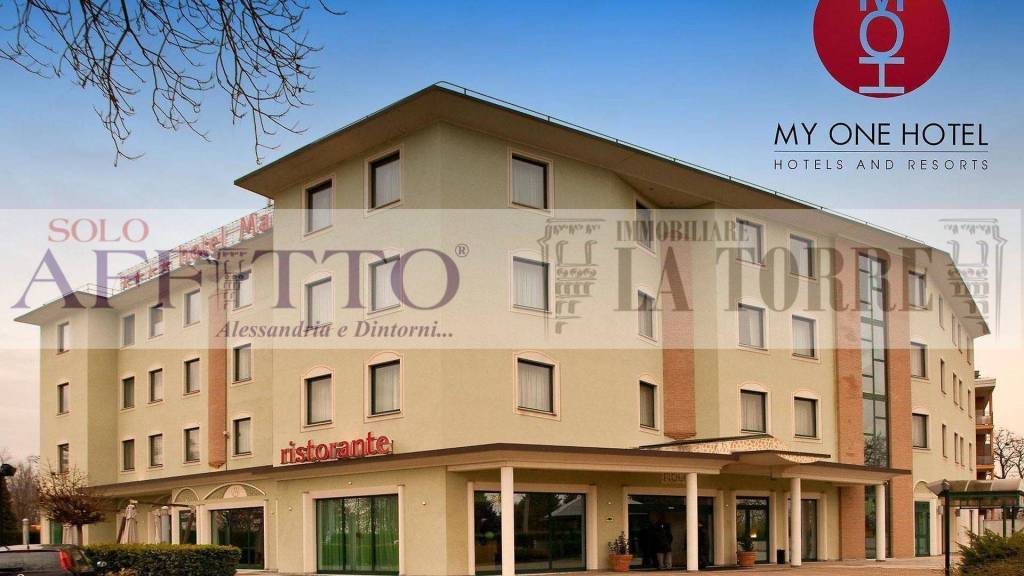 negozio in vendita ad Alessandria in zona Spinetta Marengo