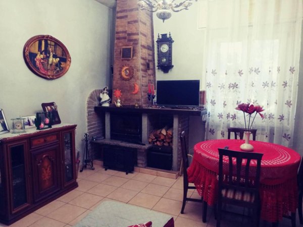 casa indipendente in vendita ad Alessandria in zona Cabanette