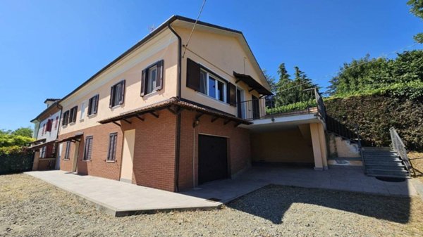 casa indipendente in vendita ad Alessandria in zona Valle San Bartolomeo