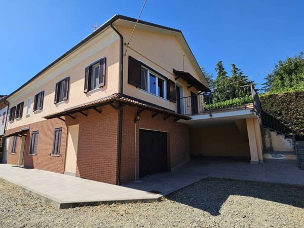 casa indipendente in vendita ad Alessandria in zona Valle San Bartolomeo