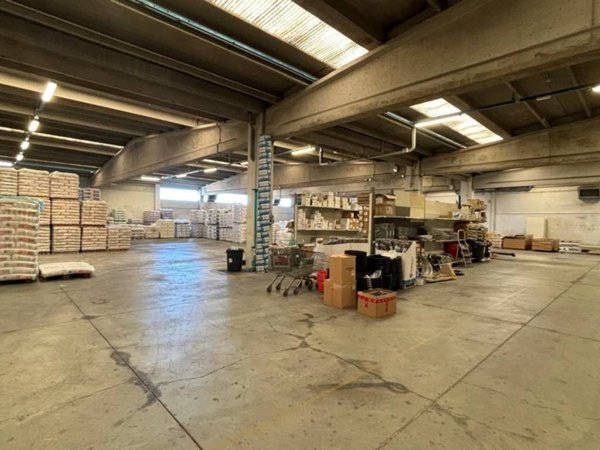 locale commerciale in vendita ad Alessandria in zona Il Cristo