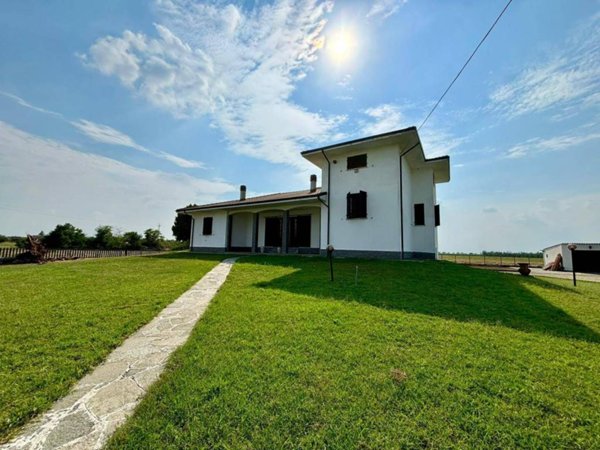 casa indipendente in vendita ad Alessandria in zona San Giuliano Nuovo