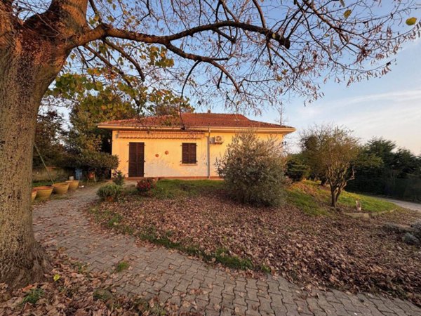 casa indipendente in vendita ad Alessandria in zona Valle San Bartolomeo