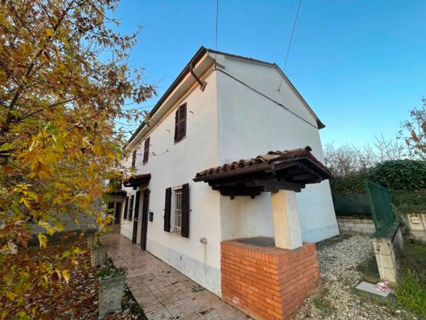 casa indipendente in vendita ad Alessandria in zona Litta Parodi