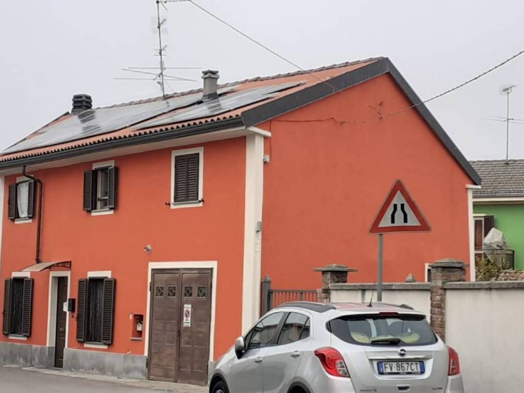 casa indipendente in vendita ad Alessandria in zona Cascinagrossa