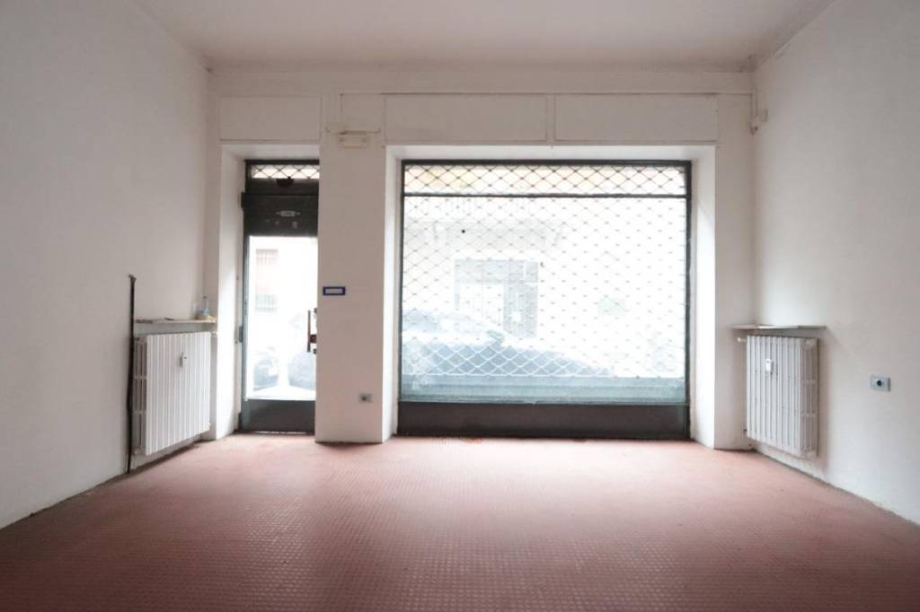 negozio in vendita ad Alessandria in zona Piazza Garibaldi