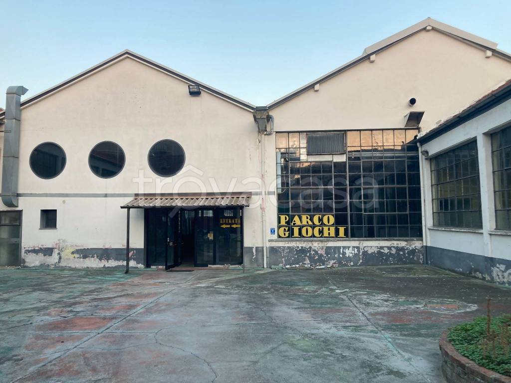 locale commerciale in vendita ad Alessandria in zona Il Cristo