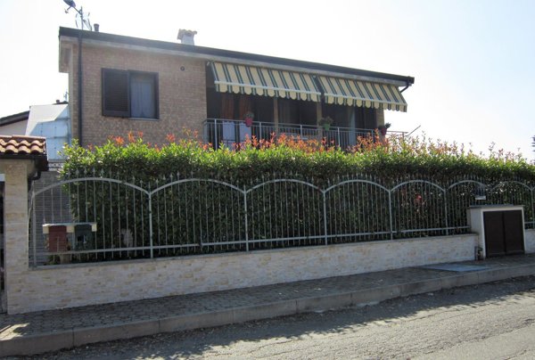 casa indipendente in vendita ad Alessandria in zona Villa del Foro