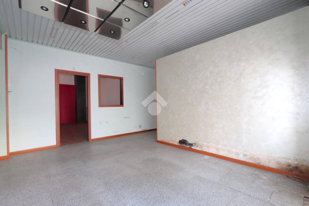 locale commerciale in vendita ad Alessandria