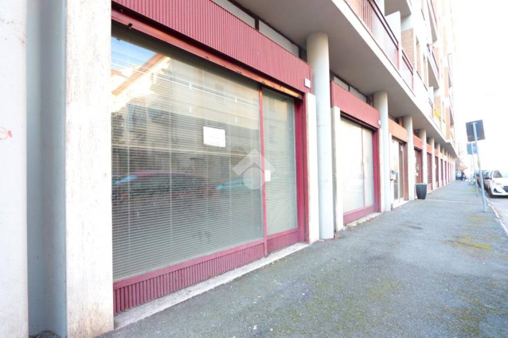 locale commerciale in vendita ad Alessandria
