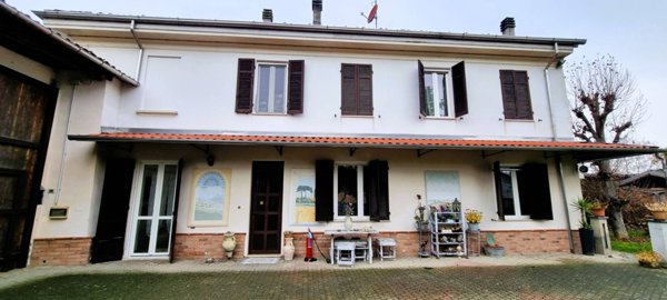 casa indipendente in vendita ad Alessandria in zona Villa del Foro