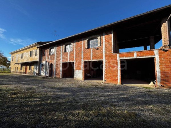 casa indipendente in vendita ad Alessandria in zona Filippona