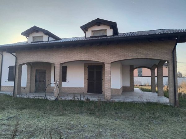 casa indipendente in vendita ad Alessandria in zona Mandrogne