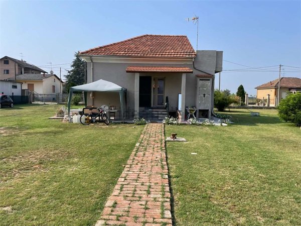 casa indipendente in vendita ad Alessandria in zona Spinetta Marengo