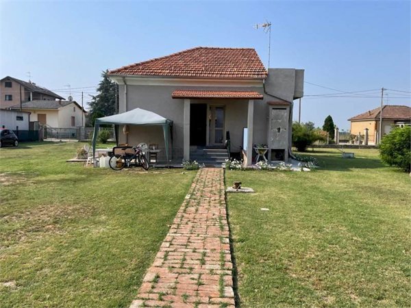 casa indipendente in vendita ad Alessandria in zona Spinetta Marengo