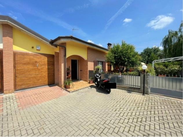 casa indipendente in vendita ad Alessandria in zona Cabanette