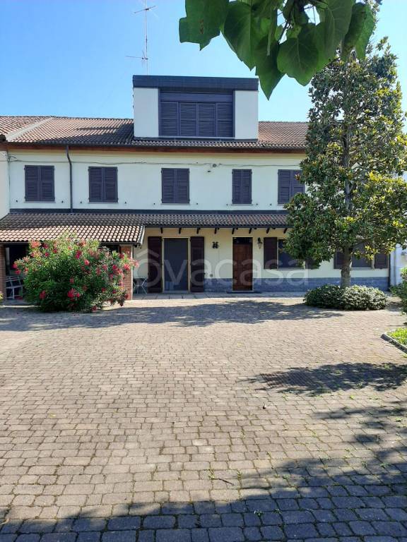 casa indipendente in vendita ad Alessandria in zona Valle San Bartolomeo