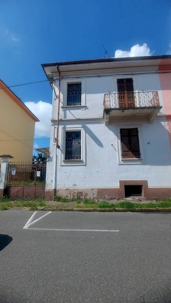 casa indipendente in vendita ad Alessandria in zona Il Cristo