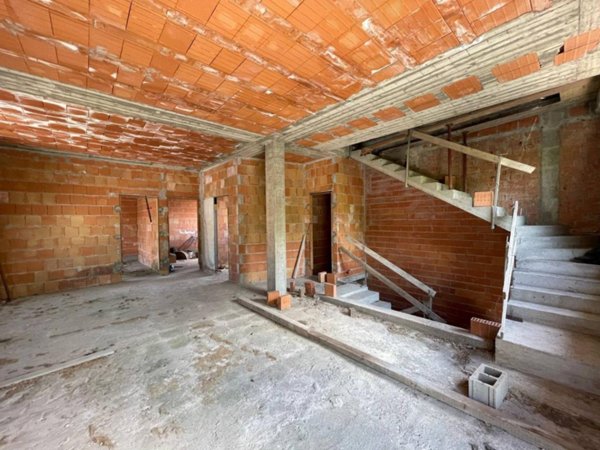 casa indipendente in vendita ad Alessandria in zona Orti