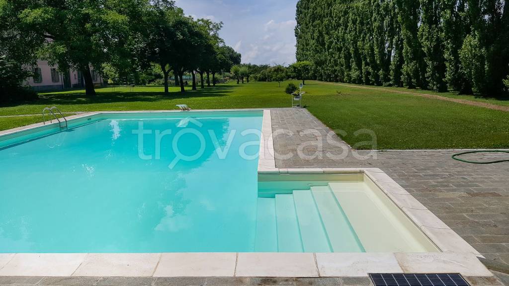 locale di sgombero in vendita ad Alessandria