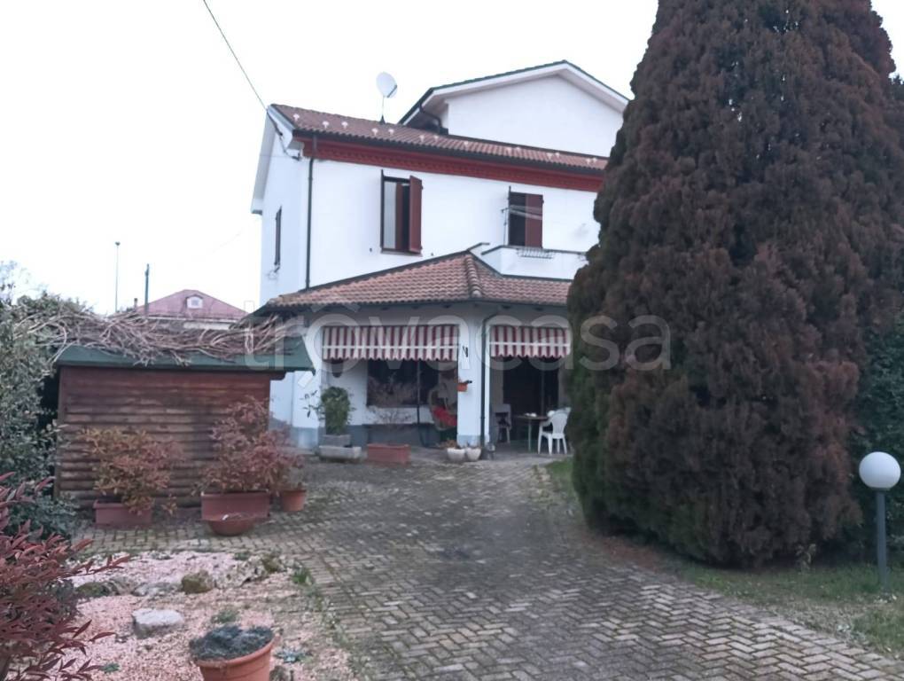 casa indipendente in vendita ad Alessandria in zona Spinetta Marengo