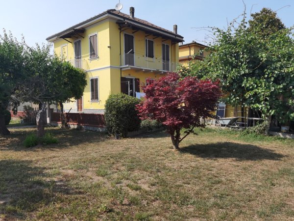 casa indipendente in vendita ad Alessandria in zona San Michele