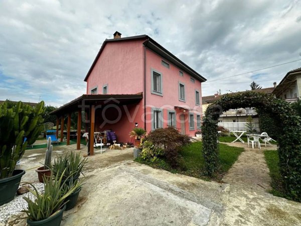casa indipendente in vendita ad Alessandria in zona Valmadonna