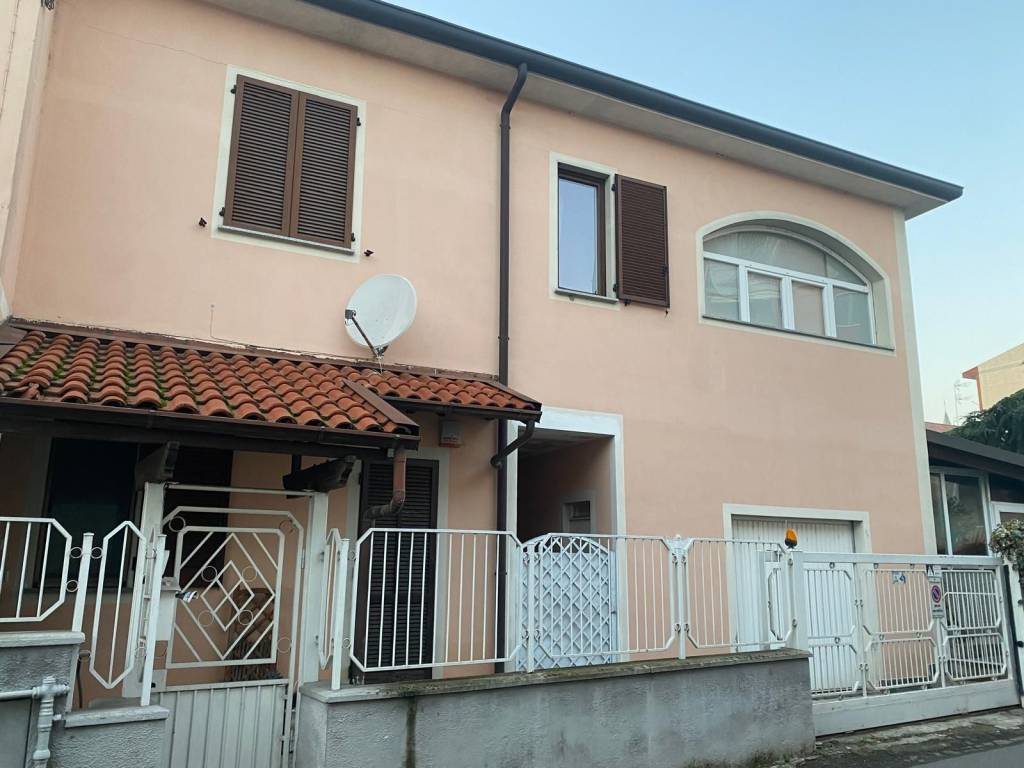 casa indipendente in vendita ad Alessandria in zona Il Cristo