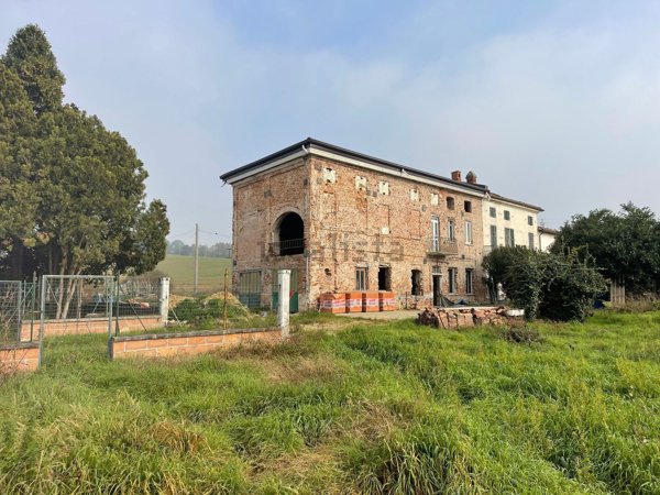 casa indipendente in vendita ad Alessandria in zona Valle San Bartolomeo