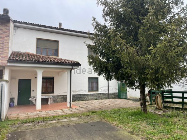 casa indipendente in vendita ad Alessandria in zona Mandrogne