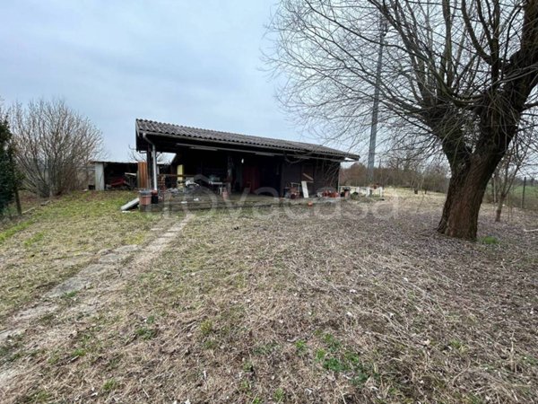 locale commerciale in vendita ad Alessandria in zona Cantalupo