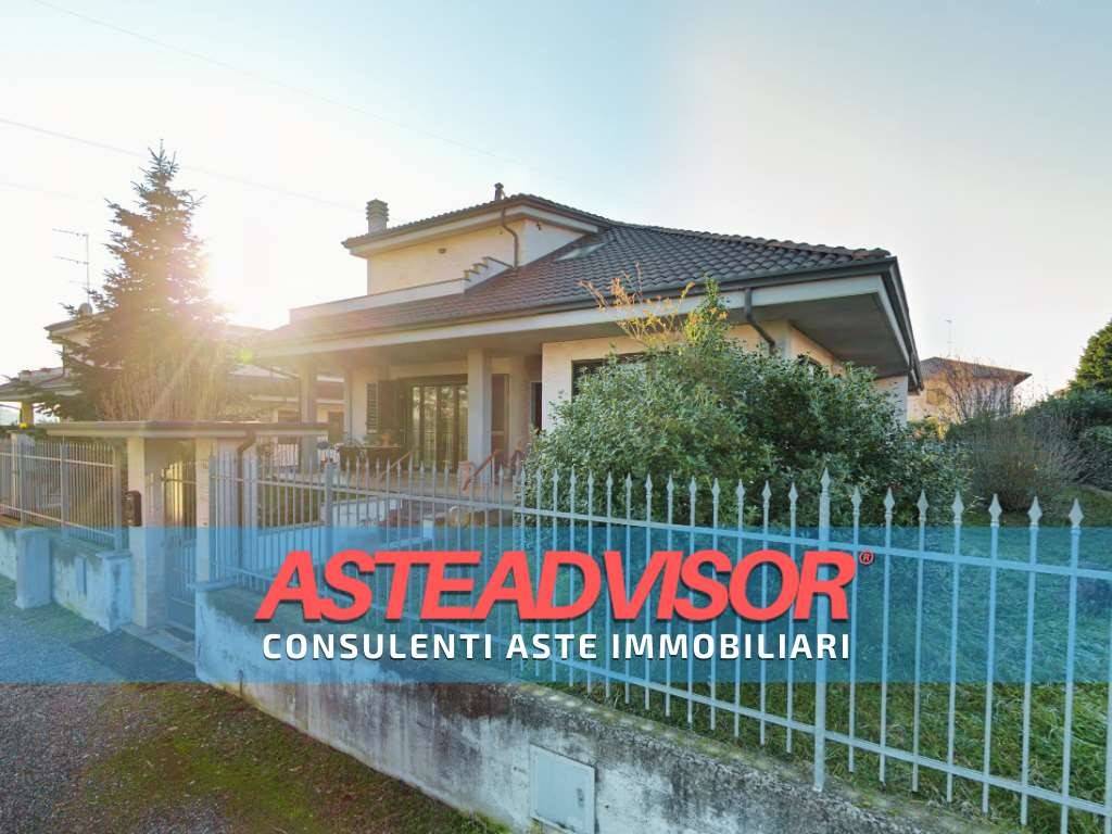 casa indipendente in vendita ad Alessandria in zona Casalbagliano