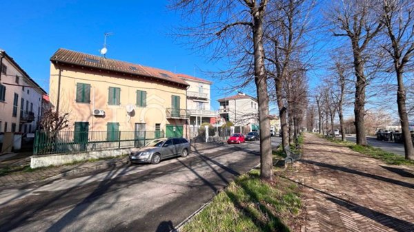 casa indipendente in vendita ad Alessandria in zona Orti