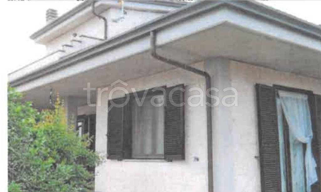casa indipendente in vendita ad Alessandria in zona Casalbagliano