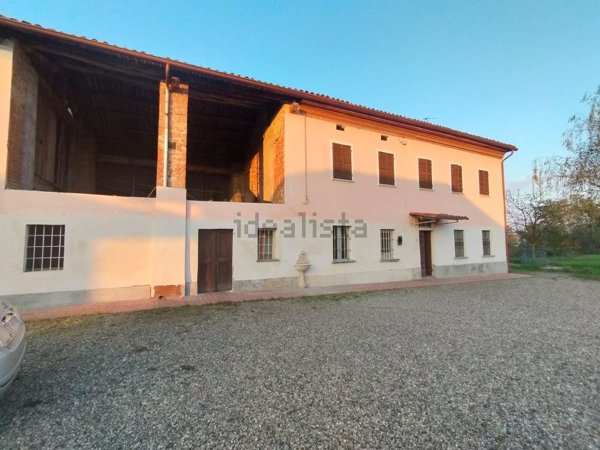 casa indipendente in vendita ad Alessandria in zona Villa del Foro