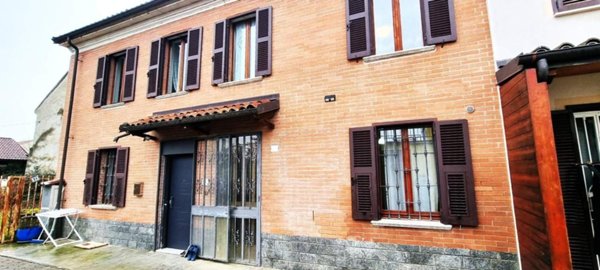 casa indipendente in vendita ad Alessandria in zona Cascinagrossa
