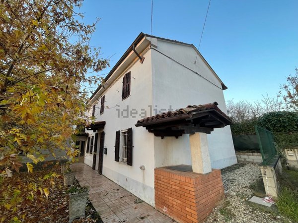 casa indipendente in vendita ad Alessandria in zona Litta Parodi