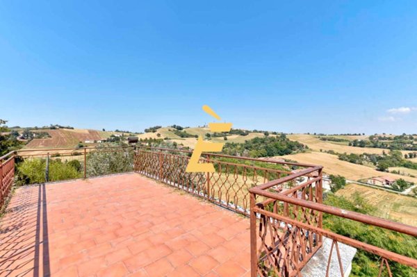 casa indipendente in vendita ad Alessandria in zona Valle San Bartolomeo