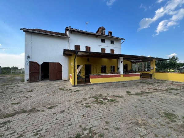 casa indipendente in vendita ad Alessandria in zona Villa del Foro