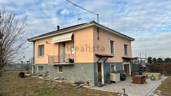 casa indipendente in vendita ad Alessandria