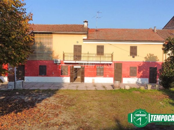 casa indipendente in vendita ad Alessandria in zona Casalbagliano
