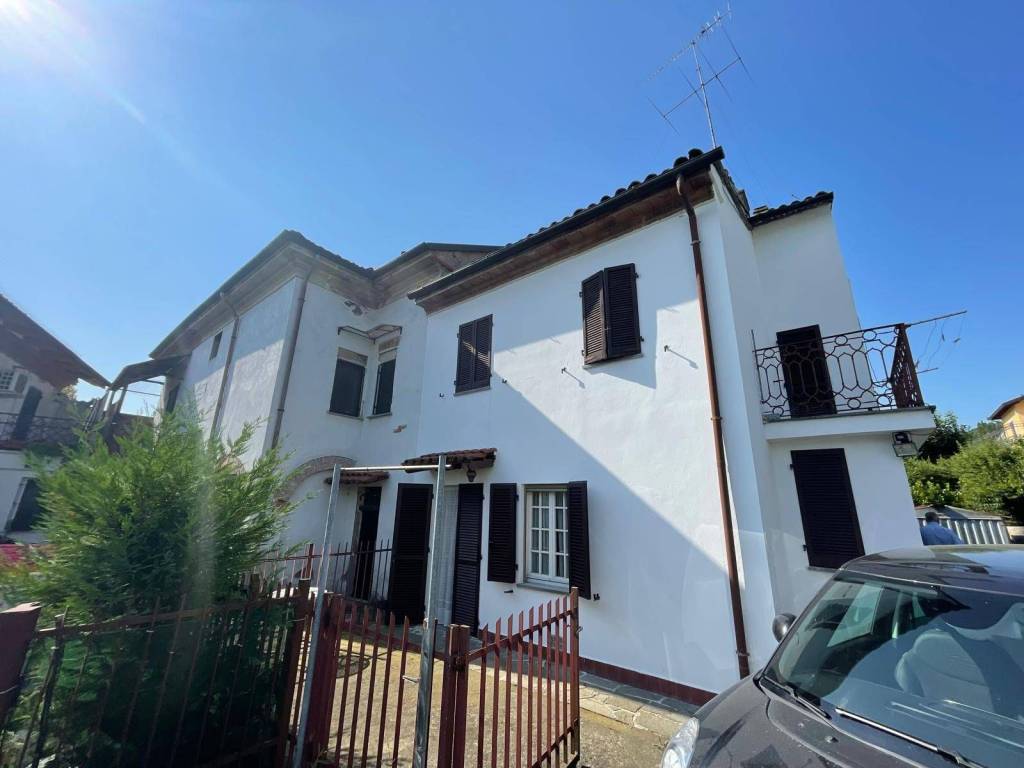 casa indipendente in vendita ad Alessandria in zona Valle San Bartolomeo