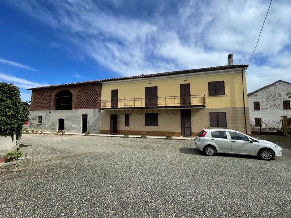 casa indipendente in vendita ad Alessandria in zona Litta Parodi