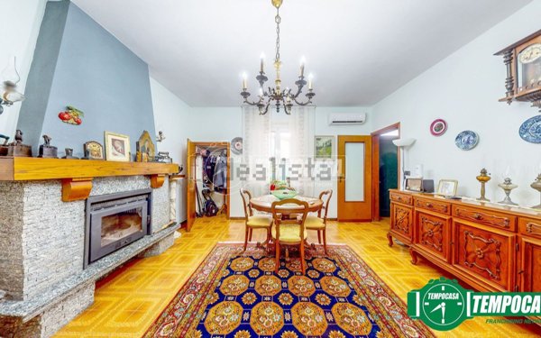 casa indipendente in vendita ad Alessandria in zona Lobbi